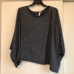 LUCY short sleeved slouch tee